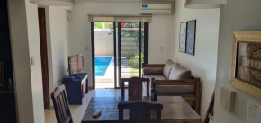 Moderna Casa con cochera y Patio con parrilla y pileta